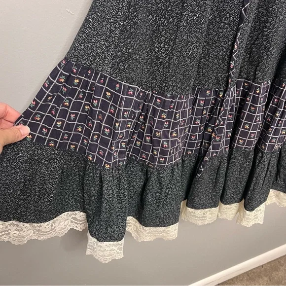 VTG 70s Gunne Sax Prairie Dress Dark Floral Print W/ Lace & Square Bodice XS - Picture 4 of 16